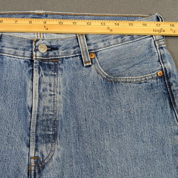Levi's Jeans Men's 34x34 Fits 34x32 Blue 501 Straight Button Fly Denim - Picture 6 of 11